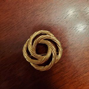 Swirl brooch